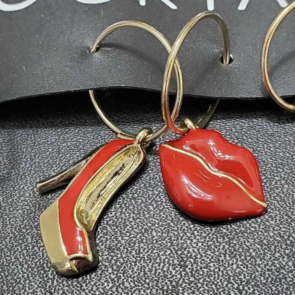 Gold tone wine gl@ss charms